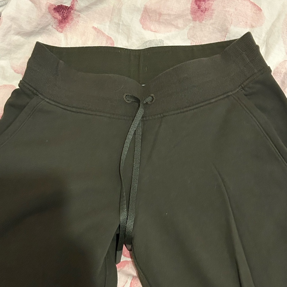 Women’s olive lululemon joggers!